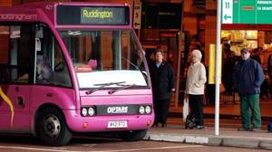 研究声称我们不应该在公共汽车上提供座位的老人