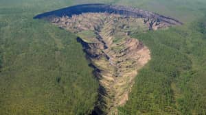 科学家说，西伯利亚的巨大巴塔加卡火山口越来越大。