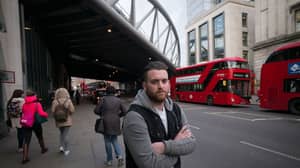 一年：在伦敦桥攻击者跑的英雄警察讲述了他的故事