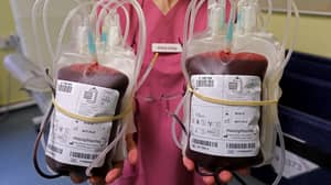 曾10岁的男人揭示了你如何献血有助于保持他的生命