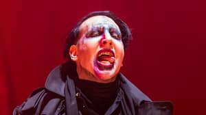 照片展示Marilyn Manson作为孩子看起来像什么