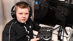 为男孩，12岁的男孩设立，谁拥有DJ设备没收