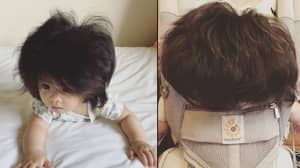 可爱的七个月大婴儿有40,000个Instagram追随者，这要归功于她的神奇鬃毛
