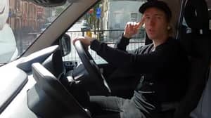 伦敦出租车司机揭示了他们第一份工作的传统