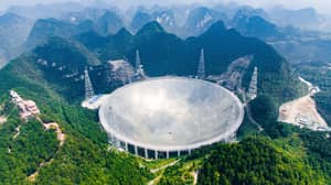 中国的巨型快速望远镜首次发现