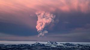 专家估计冰岛的一座火山即将再次喷发