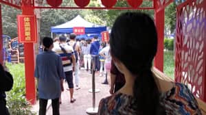 3,000名游客在第一天访问武汉最大的主题公园，重新开放