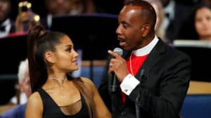 主教为他在Aretha Franklin的葬礼上触摸Ariana Grande而道歉