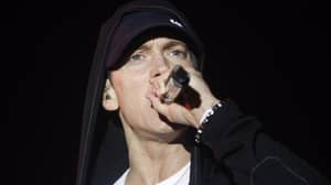 Eminem的新单身“在水上走”终于在这里，它具有Beyoncé