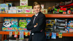 十几岁的男孩建立在线玩具帝国，每年超过15,000英镑