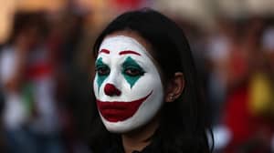 贝鲁特的抗议者正在像华金·菲尼克斯（Joaquin Phoenix）的小丑一样绘画自己的脸