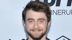 Daniel Radcliffe从他最新电影中看起来很奇怪