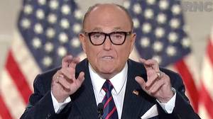 《波拉特2》的作者鲁迪·朱利安尼(Rudy Giuliani)说他在镜头里“把衬衫掖好了”，他这样说