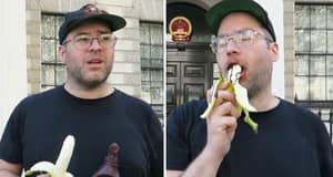Prankster诱人地吃香蕉，在中国大使馆抗议禁令