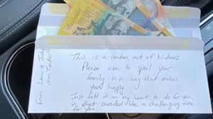 单身母亲在用钱找到善良的笔记后带来了泪水