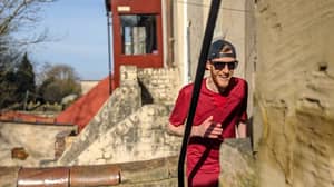 健身爱好者通过爬7000次台阶来测量斯诺登的高度