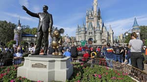 迪士尼将在5月份的主题公园内禁止吸烟