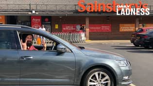 一名男子完成了6年的任务，在当地塞恩斯伯里超市所有211个停车位停车