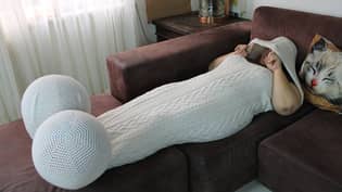 在沙发上度过舒适的夜晚，你可以得到一条编织的阴茎毯