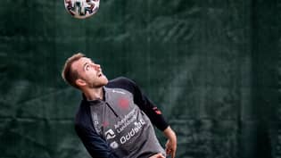 克里斯蒂安·埃里克森（Christian Eriksen）在2020欧元比赛中在球场上倒塌后在医院“稳定”“loading=