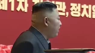Kim Jong-联合国在他的头上用膏药和黑暗的标记察觉了