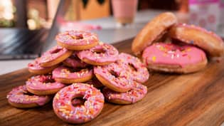 Arnott的团队与Krispy Kreme一起推出甜甜圈启发Teevee Biccies