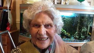 一位100岁的老妇人在几十年的时间里一直认为自己没有资格领取养老金