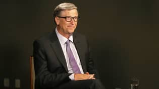比尔·盖茨（Bill Gates）在结婚期间与前安·温布拉德（Ex Ann Winblad）一起度假“loading=