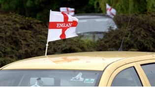 在2020欧元期间，您可能会因在汽车上的飞行旗帜而被罚款1,000英镑“loading=