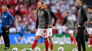 丹麦对芬兰的欧洲杯比赛因克里斯蒂安·埃里克森在球场上摔倒而停赛