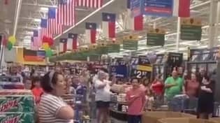 英国人感到困惑的美国人闯入超市的国歌