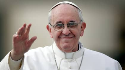 教皇弗朗西斯告诉父母如果他们是LGBTQIA+他们接受他们的孩子