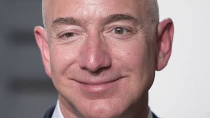 杰夫·贝佐斯（Jeff Bezos）成为世界上第一个价值2000亿美元的人
