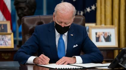 乔·拜登（Joe Biden）签署了执行命令，以团聚在美国 - 墨西哥边境分离的家庭