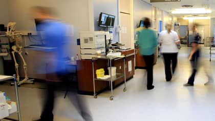 NHS董事会否认声称护士被指控留在医院