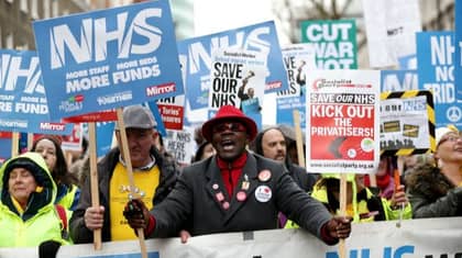 NHS确认重大加薪到终止七年工资上限
