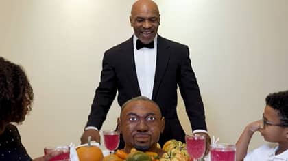 迈克·泰森（Mike Tyson）吃了小罗伊·琼斯（Roy Jones Jr.）的耳朵