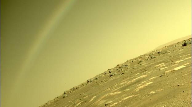 美国宇航局解释了火星在天空中发现的“彩虹”