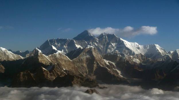 两名登山者因在登顶问题上撒谎而被禁止登上珠穆朗玛峰