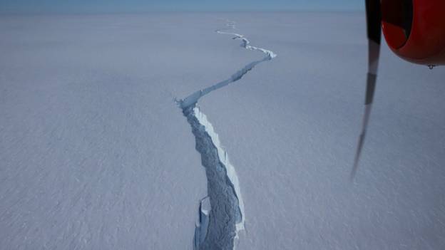 比纽约市还大的冰山在南极洲断裂