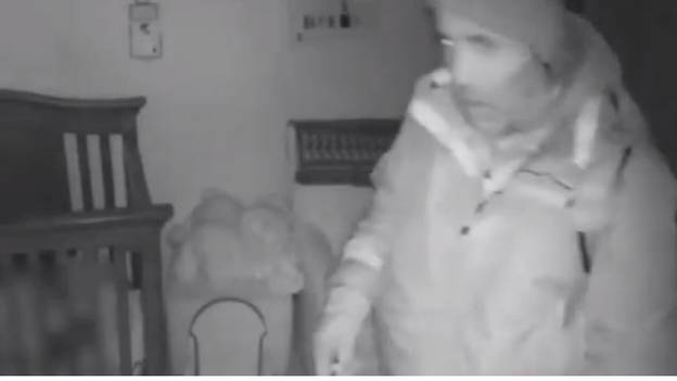 夫妇发现潜伏在他们的婴儿监视器上的窃贼