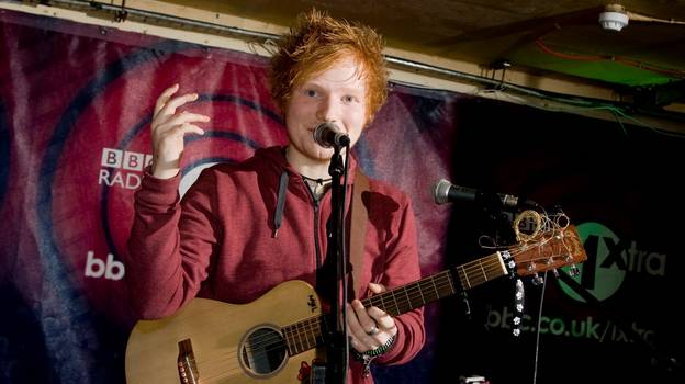 当他转30时，Ed Sheeran从管子上睡觉到世界上最大的Popstar
