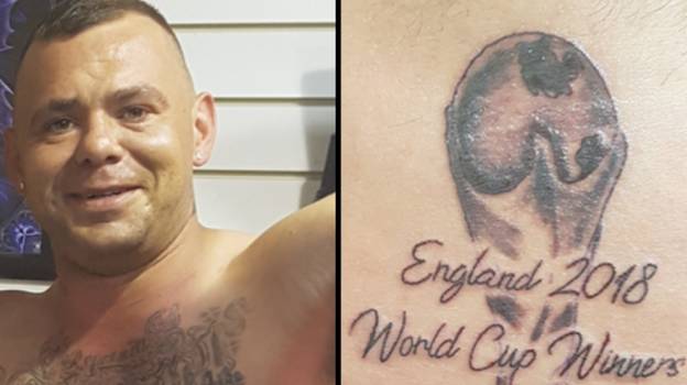 在克罗地亚损失后，有“世界杯获奖者”纹身的英国粉丝