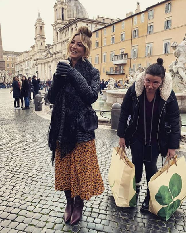 Cuoco曾在罗马为空姐拍摄。学分：Kaley Cuoco/Instagram
