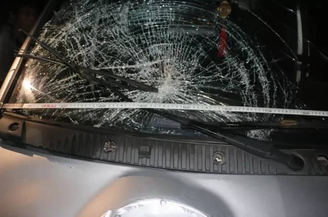 损害袭击丈夫的汽车。信用：Asiawire