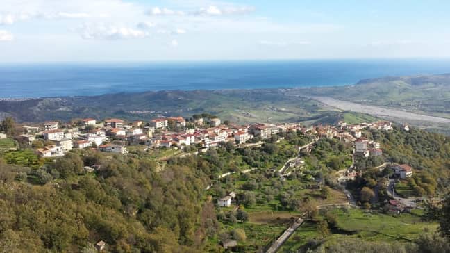 您可以付款搬到Sant'Agata del Bianco村。学分：Wikimedia Commons/VI90