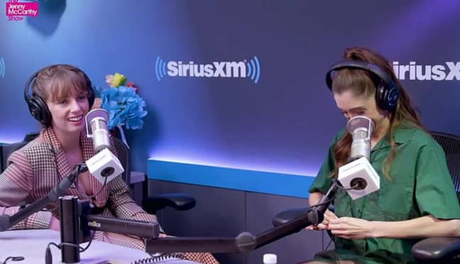 Maya和Natalia在Siriusxm上聊天。信用：Siriusxm