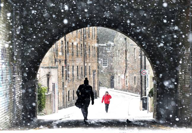 雪中的爱丁堡仍然很可爱。信贷:爸爸