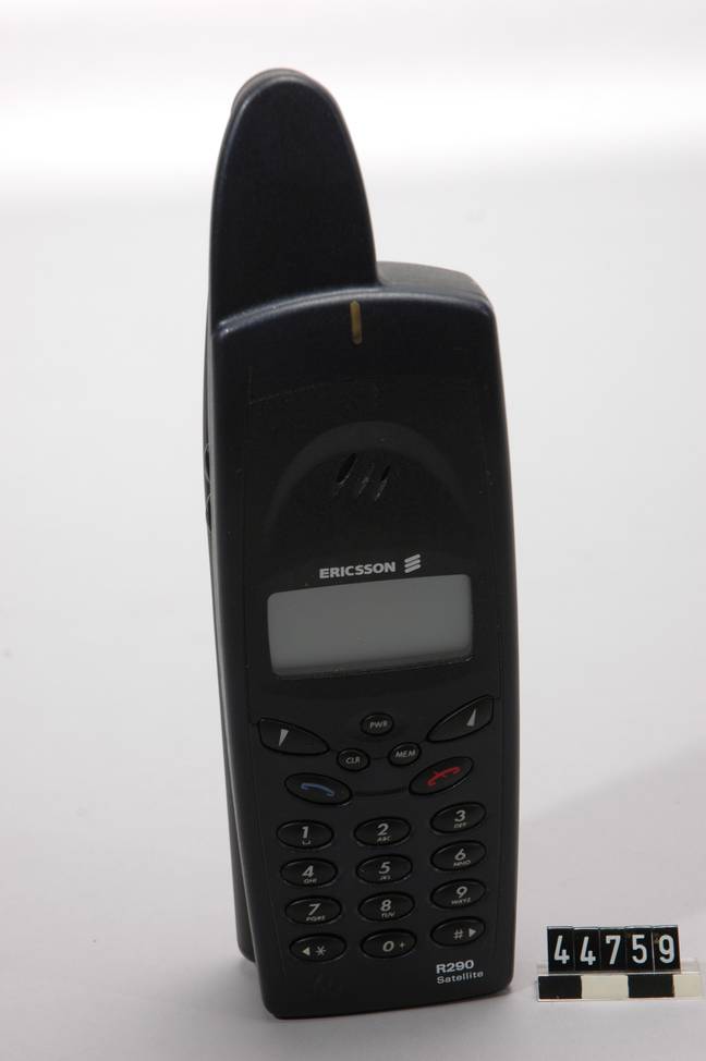 爱立信R290卫星手机于1999年发布，最高可达1,000英镑。学分：Wikimedia Commons