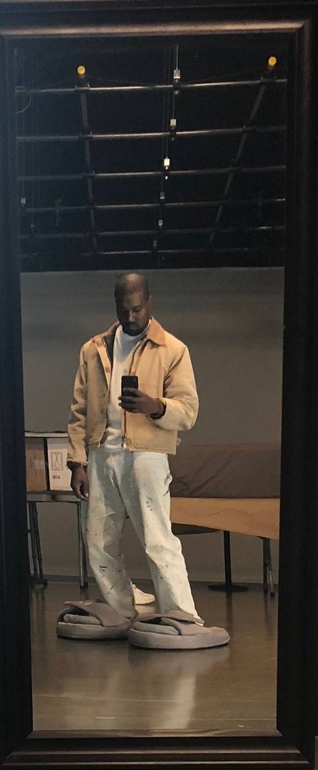 坎耶（Kanye）的时尚系列被描述为时尚奴隶装备信用：Twitter/Kanye West